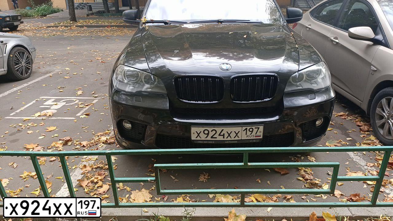 Фото автомобиля HYUNDAI GRAND STAREX, 2007. Цвет: Серый