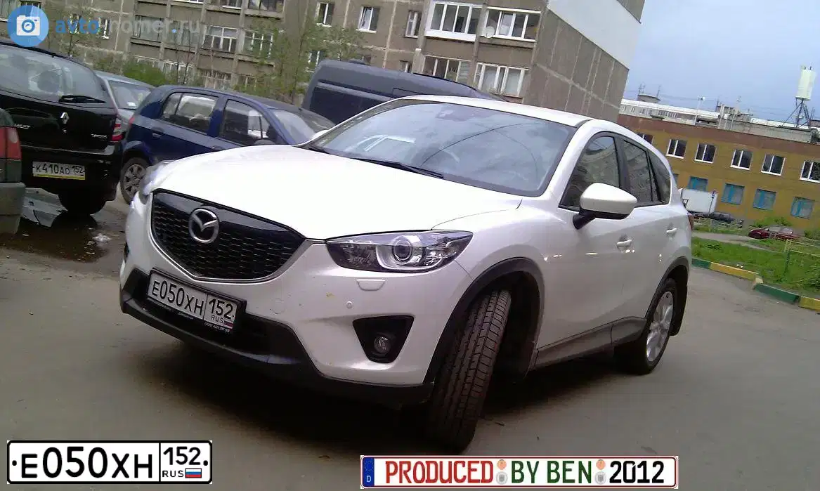 Фото автомобиля MAZDA CX-5, 2012 — госномер Е050ХН152. Цвет: БЕЛЫЙ