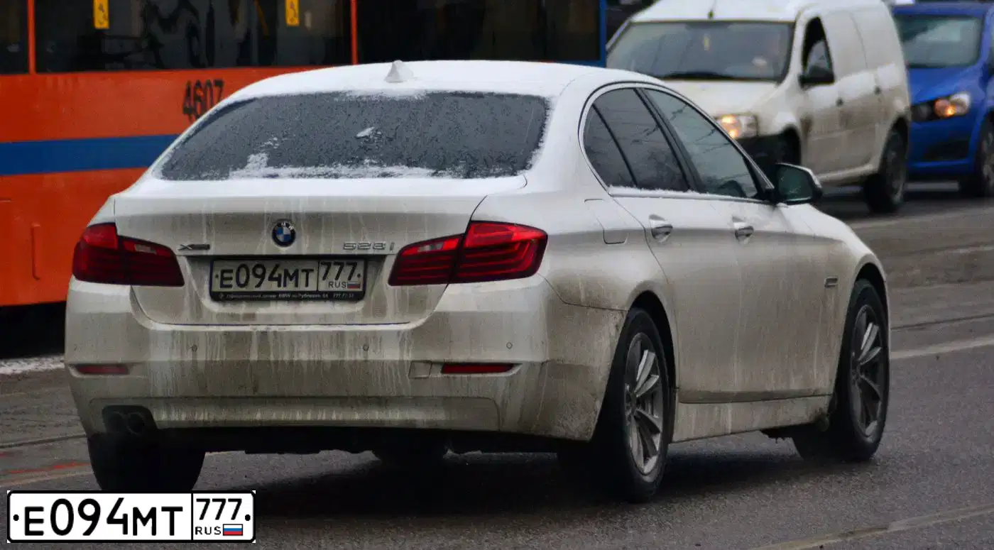 Фото автомобиля BMW SERIE 5, 2014 — госномер Е094МТ777. Цвет: Белый
