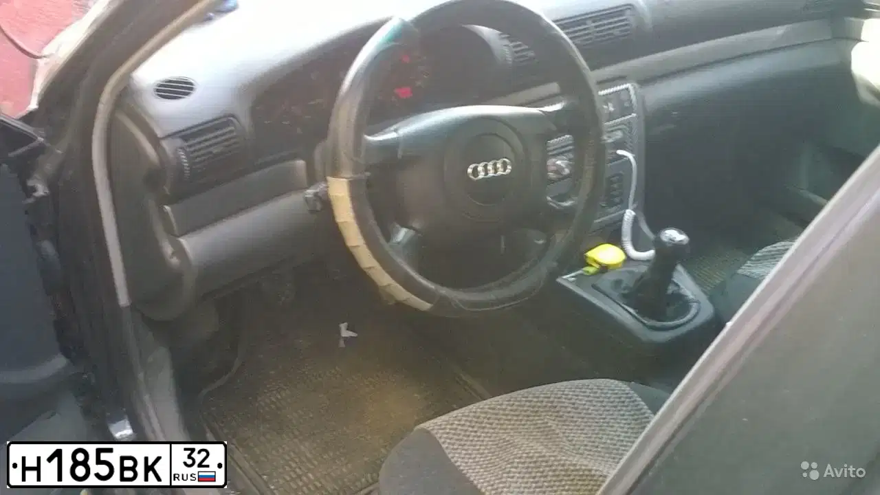Фото автомобиля AUDI A4, 1998 — госномер Н185ВК32. Цвет: ЧЕРНЫЙ
