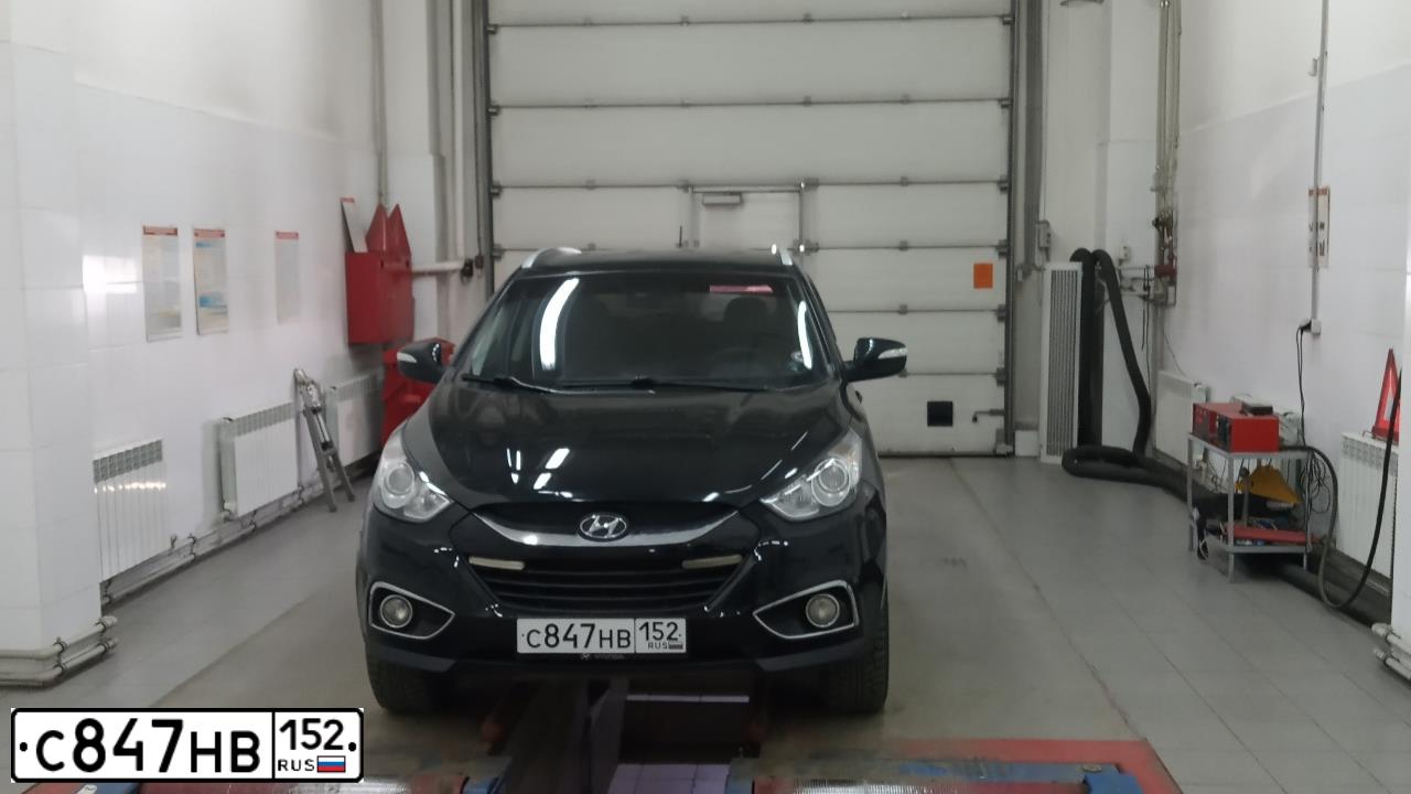 Фото автомобиля HYUNDAI IX35, 2011 — госномер Т915АЕ152. Цвет: ЧЕРНЫЙ
