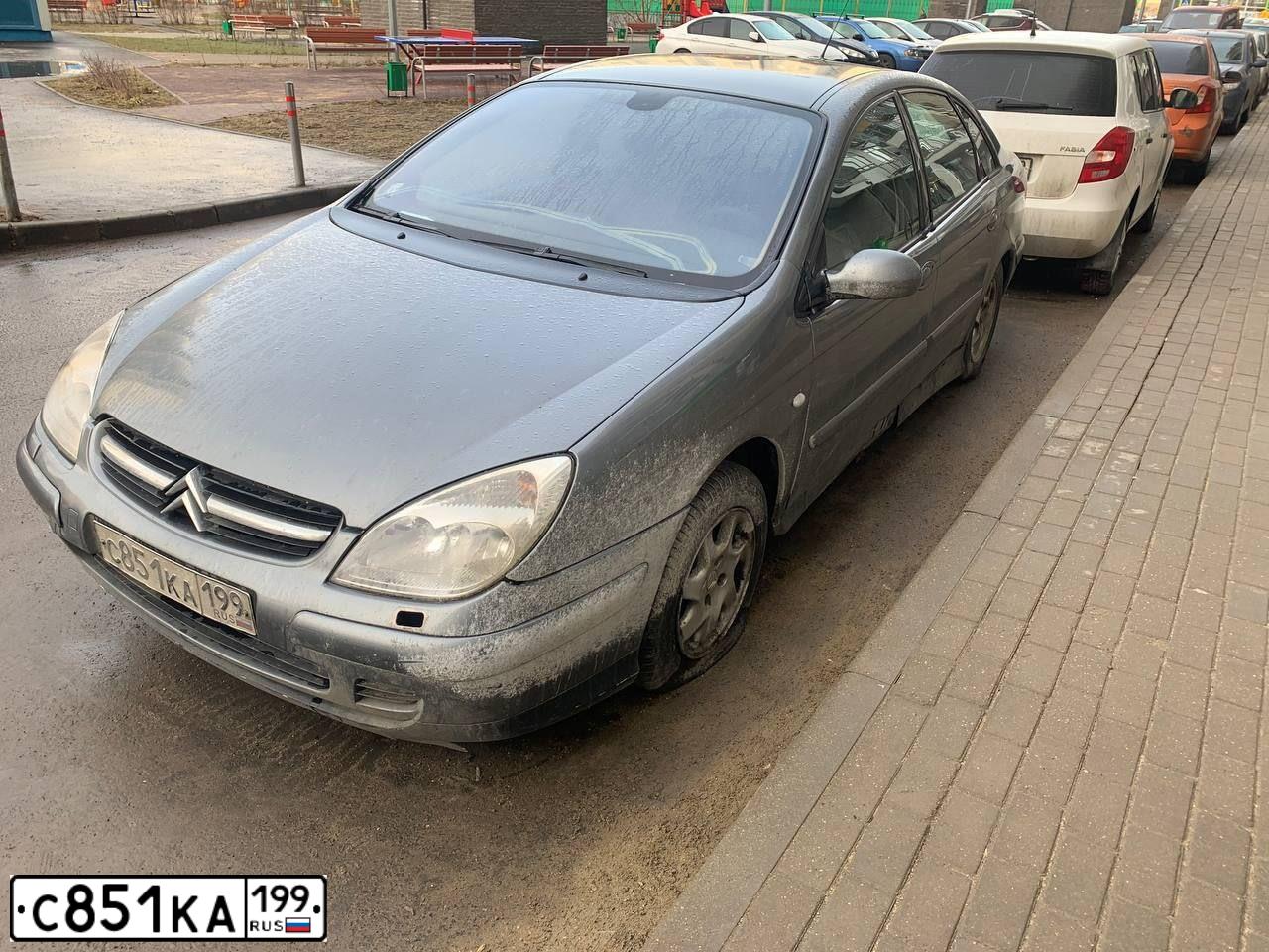 Фото автомобиля CITROEN C5, 2004 — госномер С851КА199. Цвет: СЕРЫЙ