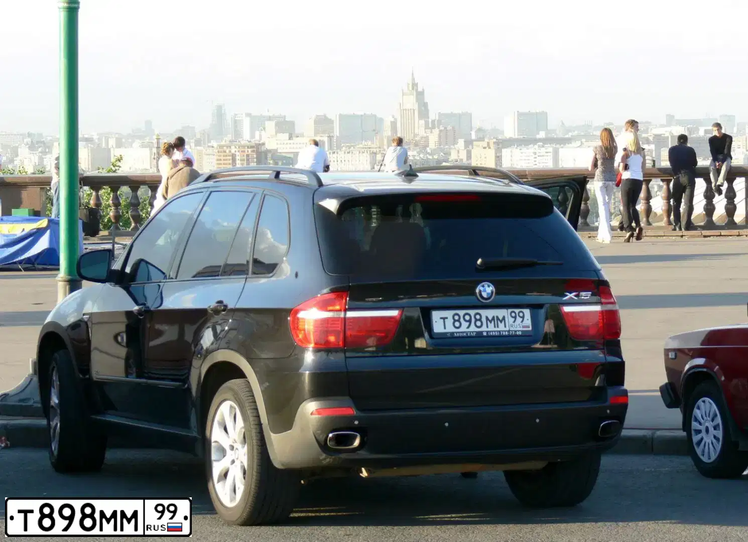 Фото автомобиля BMW X5, 2007 — госномер М664ММ77. Цвет: ЧЕРНЫЙ
