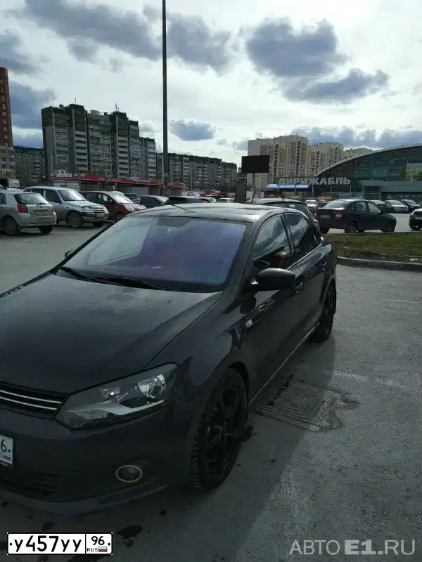 Фото автомобиля VOLKSWAGEN POLO, 2013 — госномер У457УУ96. Цвет: СЕРЫЙ