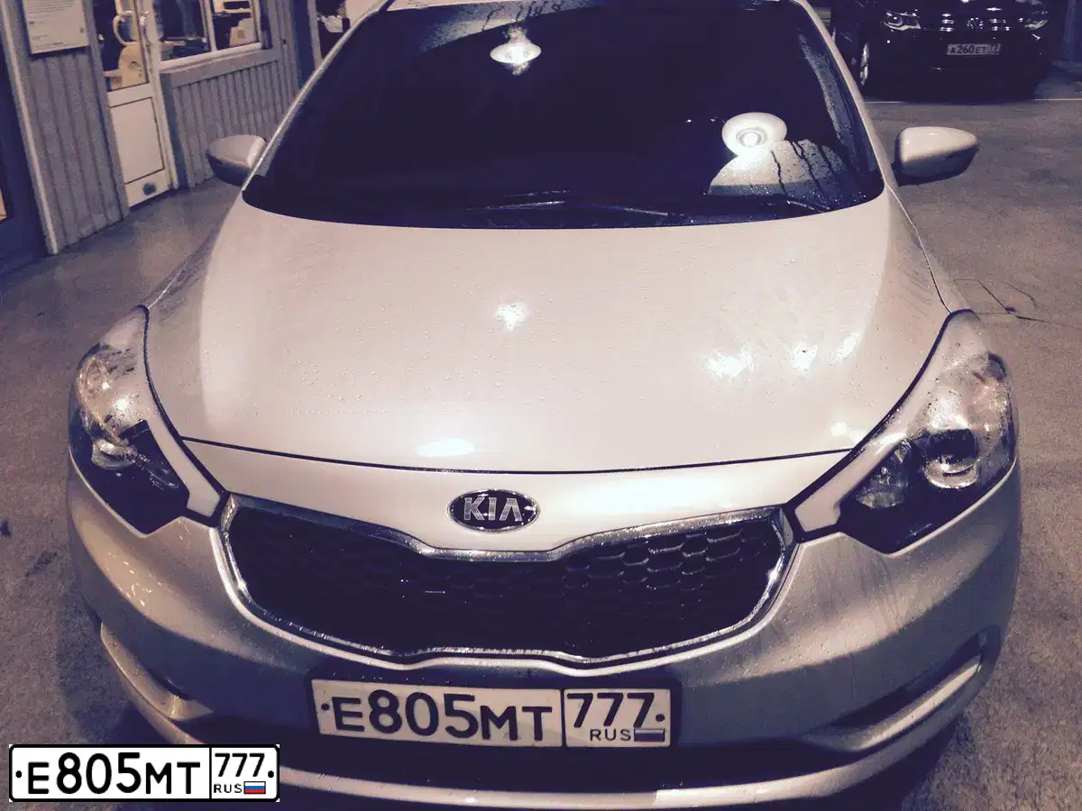 Фото автомобиля KIA CERATO, 2014 — госномер Е805МТ777. Цвет: Серебристый