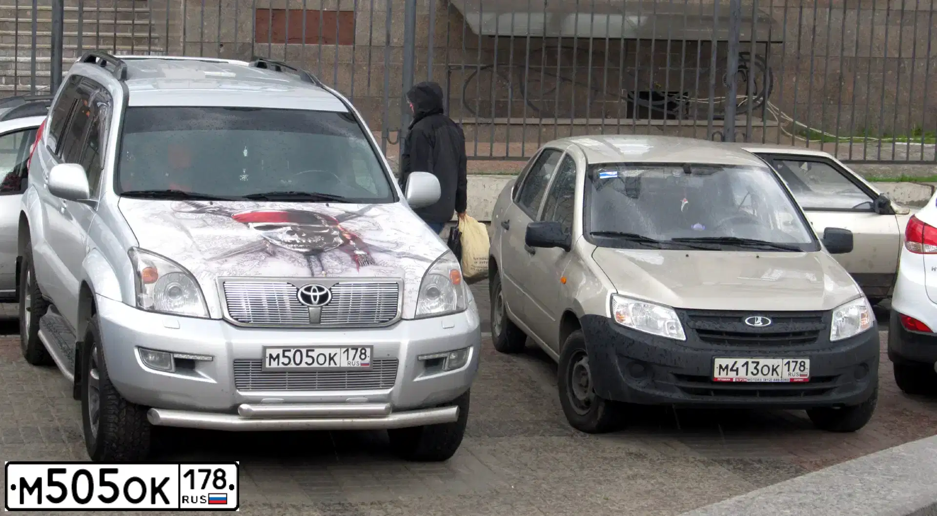 Фото автомобиля TOYOTA LANDCRUISER, 2008 — госномер М505ОК178. Цвет: СЕРЕБРИСТЫЙ