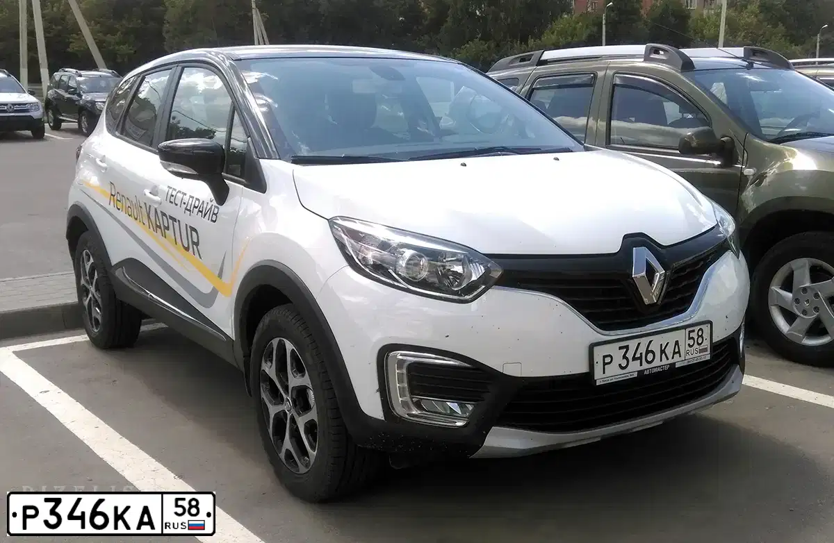 Фото автомобиля RENAULT KAPTUR, 2016 — госномер Р346КА58. Цвет: Белый черный