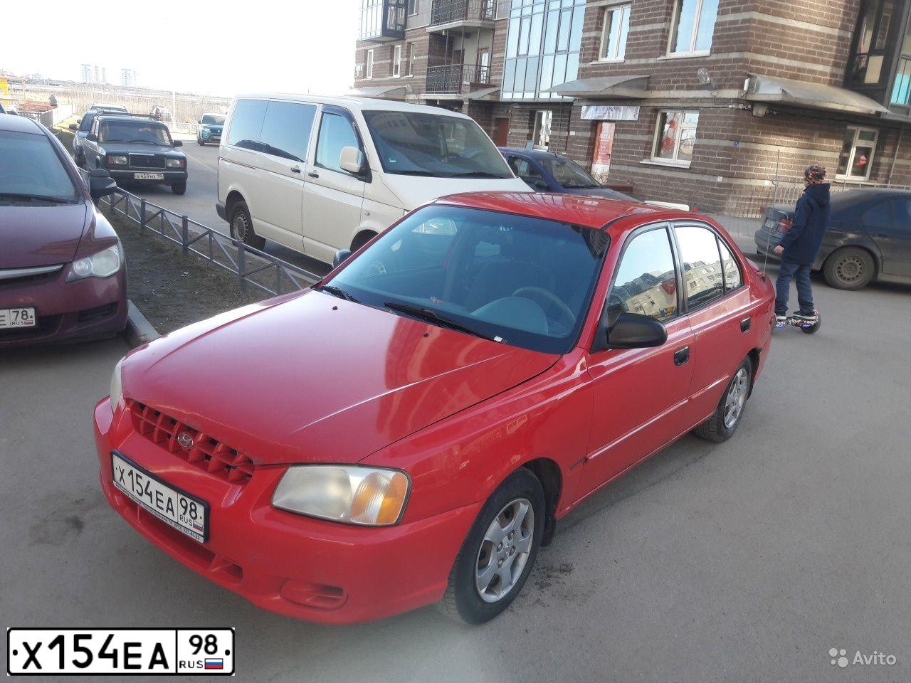 Фото автомобиля HYUNDAI ACCENT, 2001 — госномер Х154ЕА98. Цвет: Красный