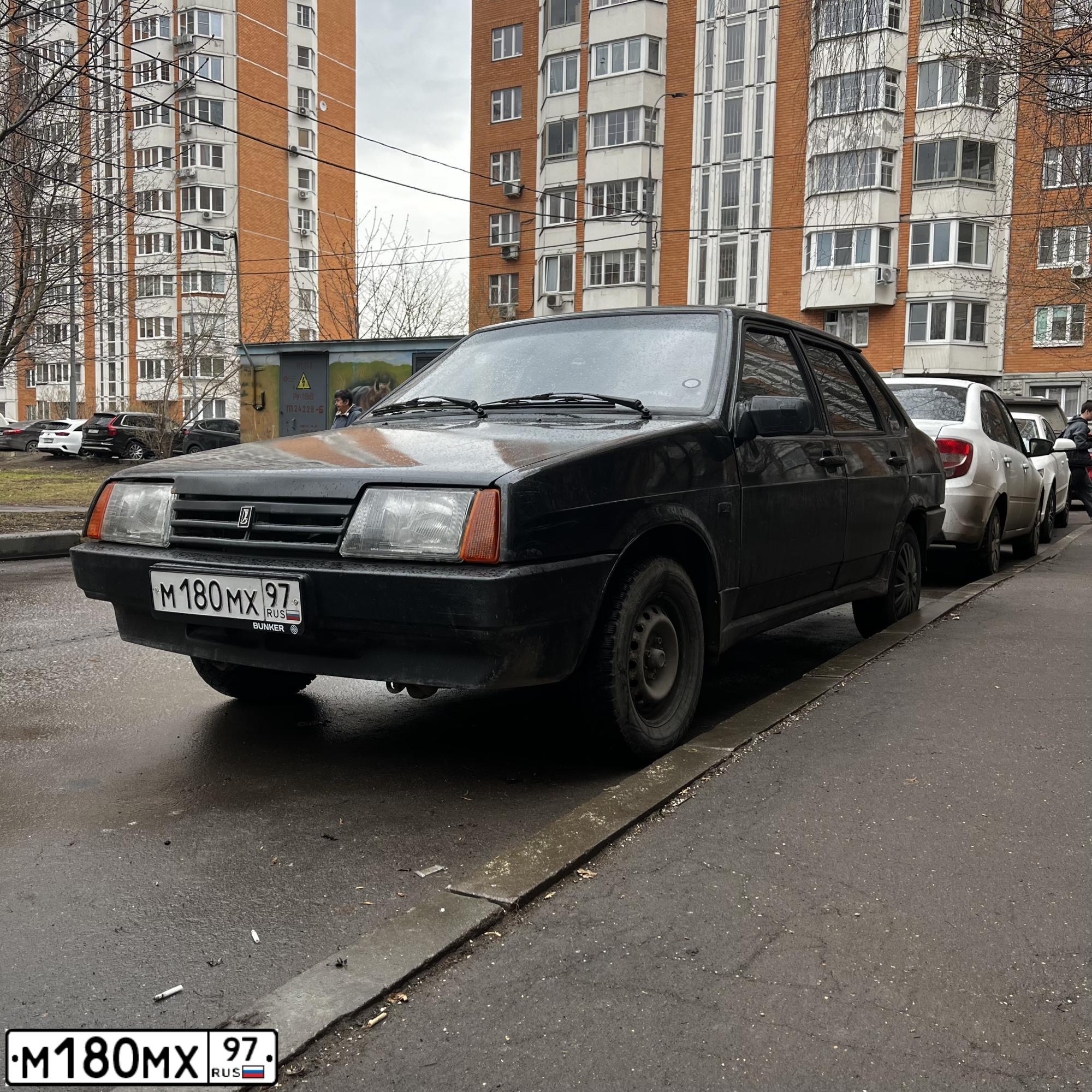 Фото автомобиля LADA 2109 SAMARA, 2003 — госномер М180МХ97. Цвет: ЧЕРНЫЙ МЕТАЛЛИК