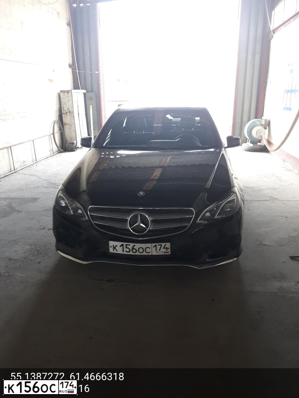 Фото автомобиля MERCEDES E-KLASSE, 2013 — госномер К156ОС174. Цвет: ЧЕРНЫЙ