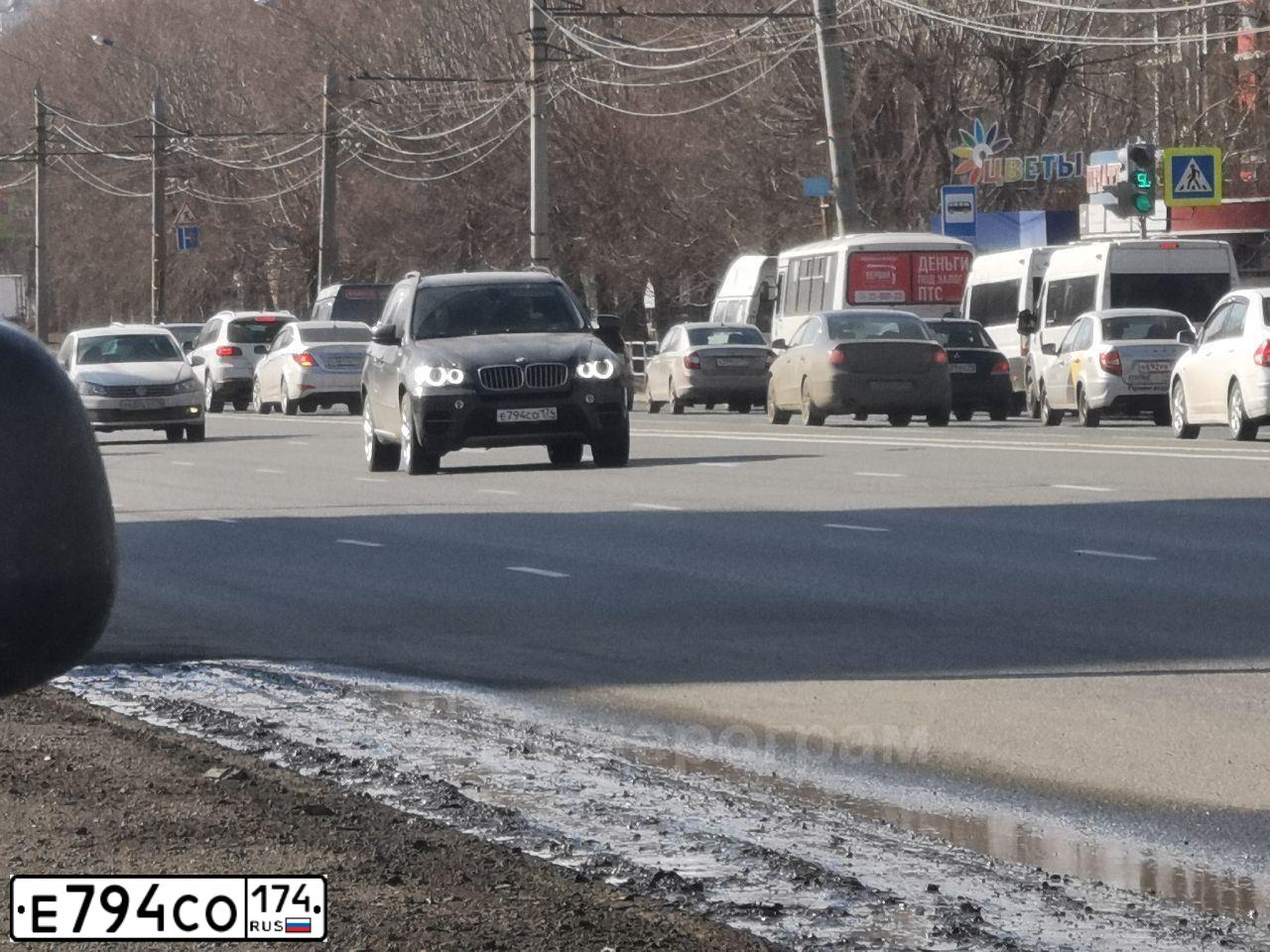 Фото автомобиля BMW X5, 2013 — госномер Е794СО174. Цвет: ТЕМНО-СЕРЫЙ