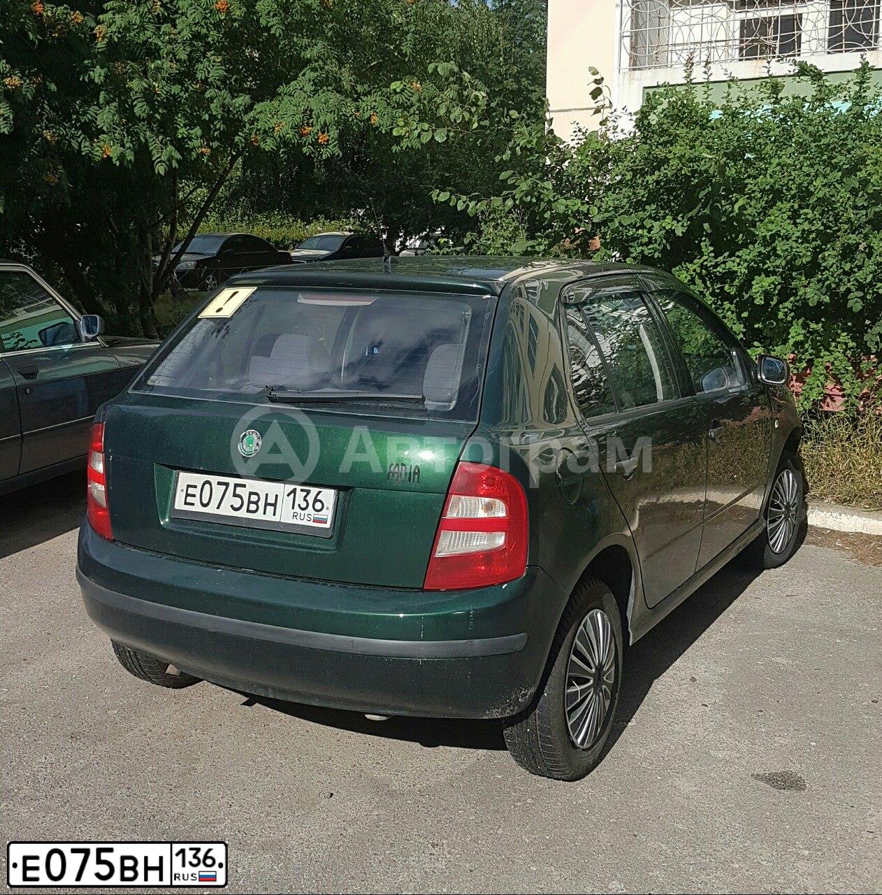 Фото автомобиля SKODA FABIA, 2002 — госномер Е075ВН136. Цвет: ЗЕЛЕНЫЙ