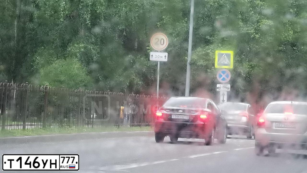 Фото автомобиля TOYOTA CAMRY, 2016 — госномер Т845АУ550. Цвет: ЧЕРНЫЙ МЕТАЛЛИК