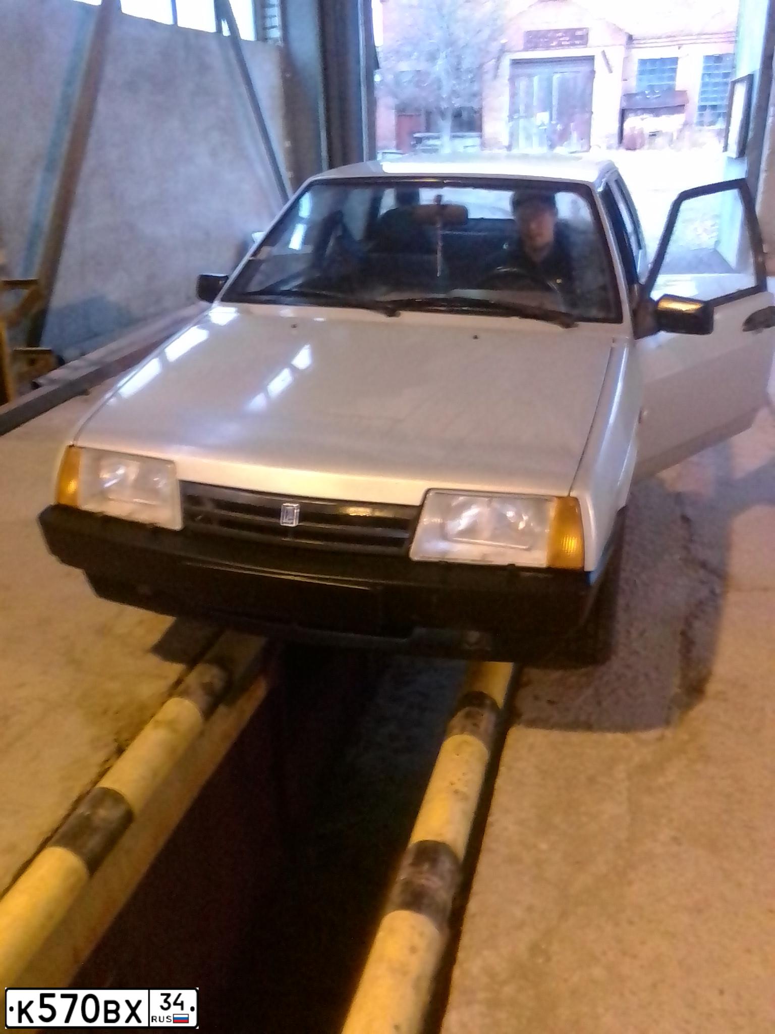 Фото автомобиля LADA 2109, 1999 — госномер С160НК30. Цвет: СЕРЕБРИСТ ЖЕЛТО-ЗЕЛЕНЫЙ