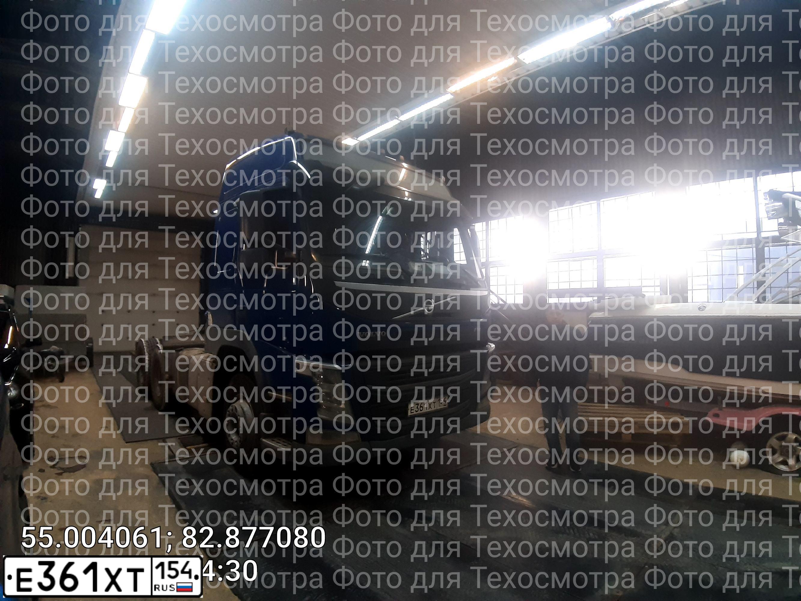 Фото автомобиля VOLVO SERIE FM /6X4/, 2017 — госномер Е361ХТ154. Цвет: СИНИЙ