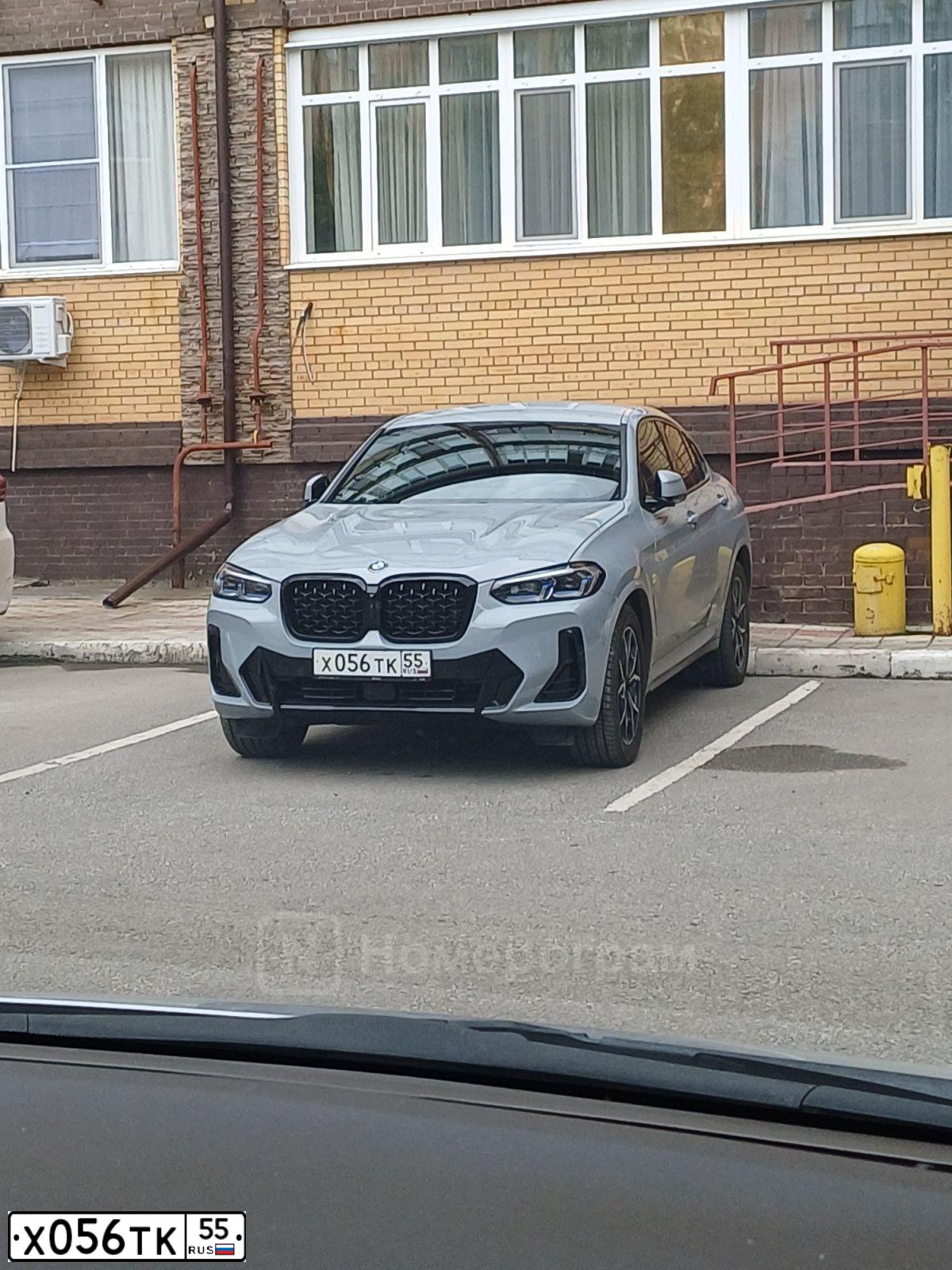 Фото автомобиля BMW X4 XDRIVE20D, 2022 — госномер Х056ТК55. Цвет: СЕРЫЙ