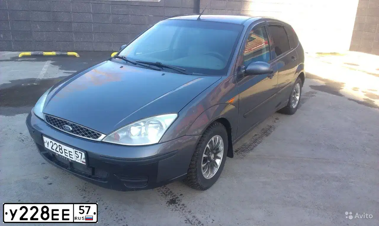 Фото автомобиля FORD FOCUS, 2002 — госномер У994АМ31. Цвет: ТЕМНО-СЕРЫЙ