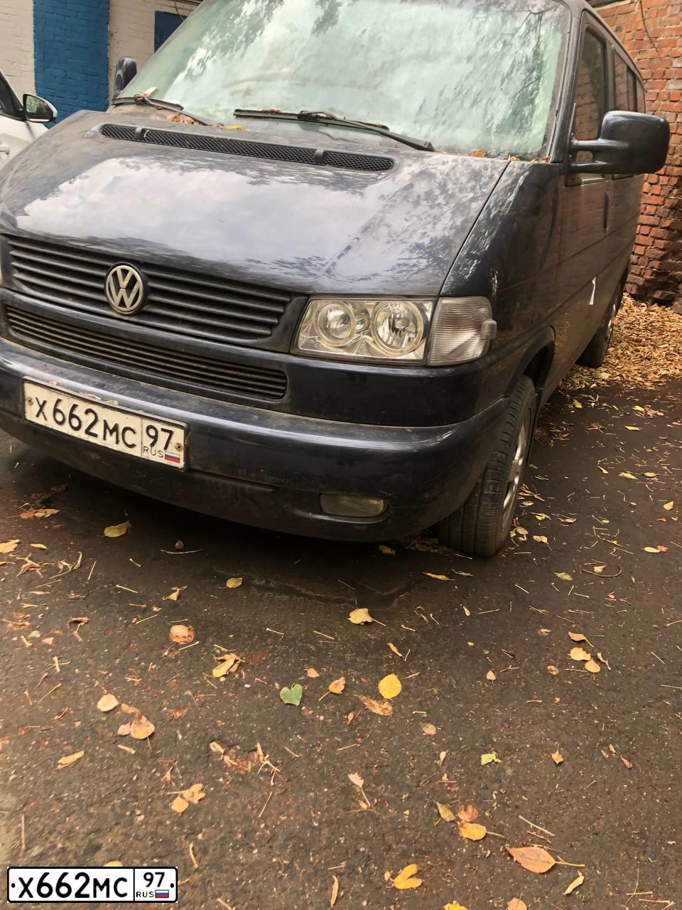 Фото автомобиля VOLKSWAGEN CARAVELLE, 1999 — госномер Х662МС97. Цвет: синий