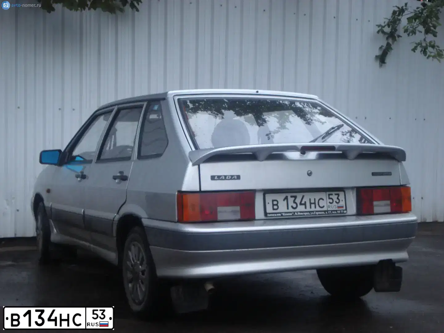 Фото автомобиля LADA 2114 SAMARA, 2007 — госномер В134НС53. Цвет: СВЕТЛО-СЕРЕБРИСТЫЙ МЕТАЛЛ