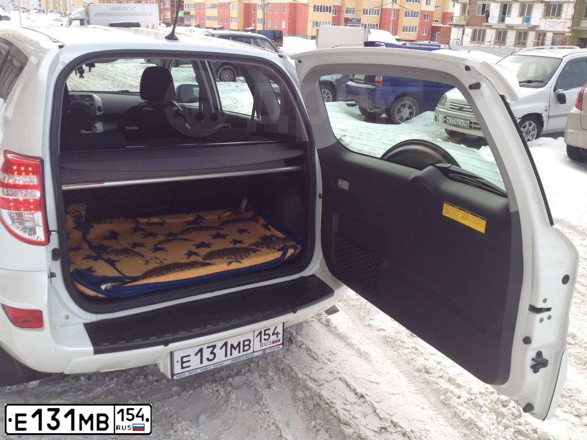 Фото автомобиля TOYOTA RAV4, 2010 — госномер Е100СО70. Цвет: БЕЛЫЙ
