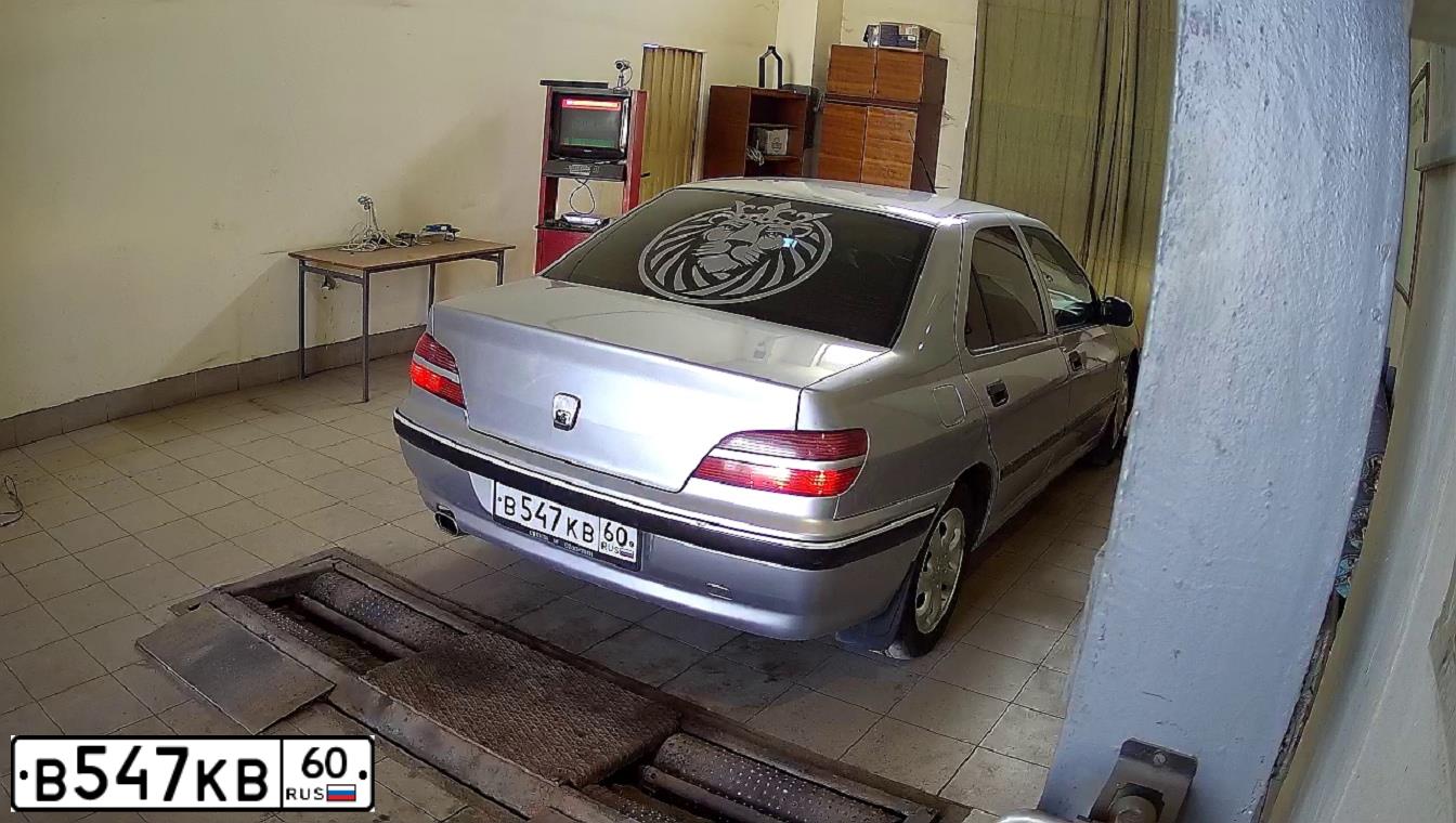 Фото автомобиля PEUGEOT 406, 1999 — госномер В547КВ60. Цвет: Серебристый