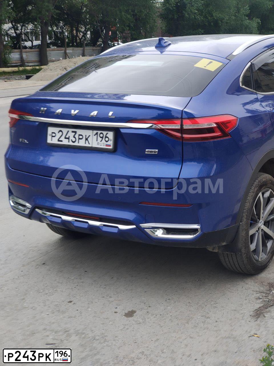 Фото автомобиля HAVAL F7X, 2020 — госномер Р243РК196. Цвет: синий