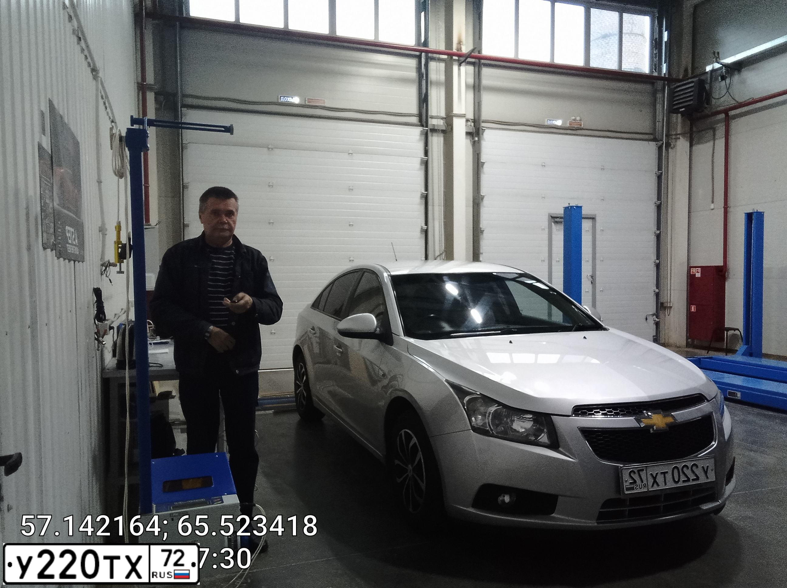 Фото автомобиля CHEVROLET CRUZE, 2011 — госномер У220ТХ72. Цвет: СЕРЕБРИСТЫЙ МЕТАЛЛИК