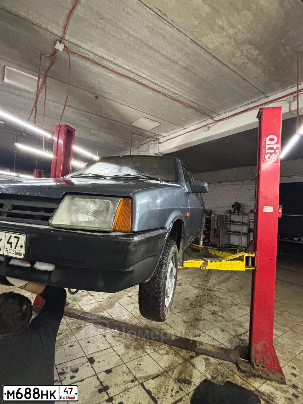 Фото автомобиля LADA 2108 SAMARA, 2001 — госномер М688НК47. Цвет: Темный серо-синий металлик