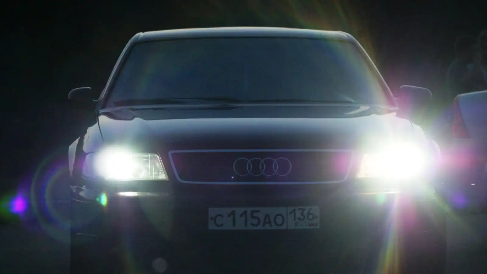 Фото автомобиля AUDI A8, 1997 — госномер М468КЕ134. Цвет: ВИШНЕВЫЙ