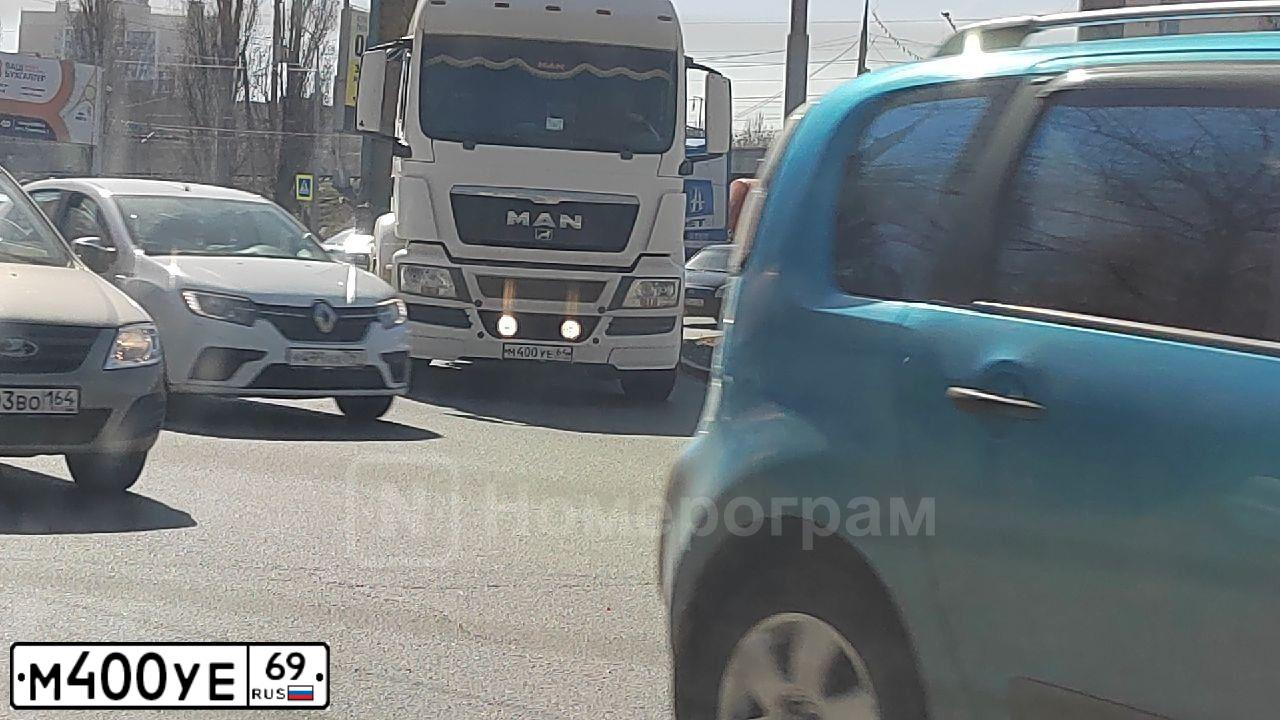 Фото автомобиля LADA 2115 SAMARA, 2005 — госномер М400УЕ69. Цвет: СЕРЫЙ СВЕТЛЫЙ