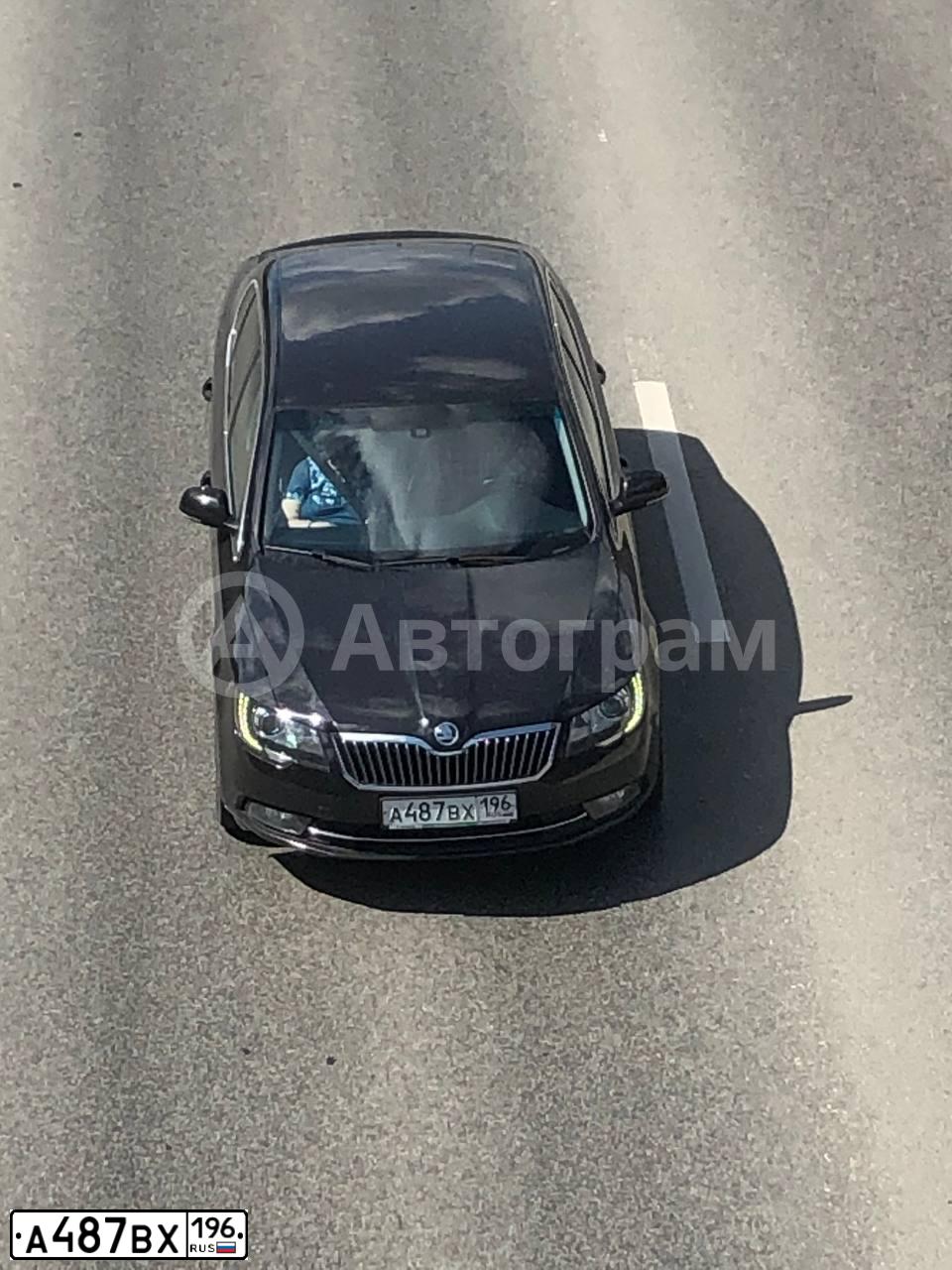 Фото автомобиля SKODA SUPERB, 2013 — госномер А487ВХ196. Цвет: ЧЕРНЫЙ