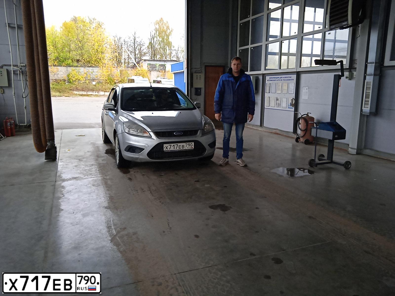 Фото автомобиля FORD FOCUS, 2009 — госномер М817МС150. Цвет: СЕРЕБРИСТЫЙ
