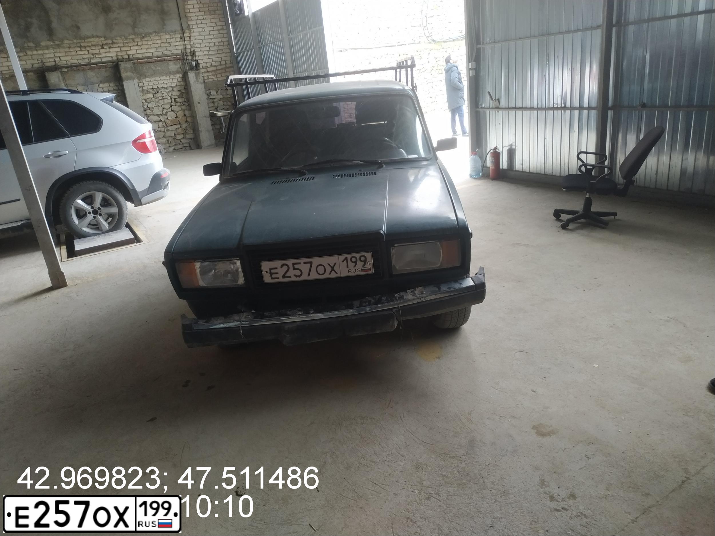 Фото автомобиля LADA 2104, 2007 — госномер Е257ОХ199. Цвет: АВОКАДО