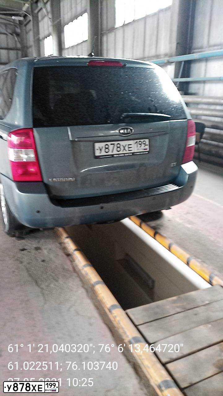 Фото автомобиля KIA CARNIVAL, 2009 — госномер У878ХЕ199. Цвет: СЕРЫЙ