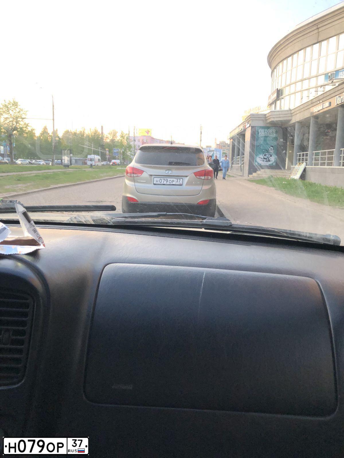 Фото автомобиля HYUNDAI IX35, 2011 — госномер Н079ОР37. Цвет: СЕРО-БЕЖЕВЫЙ