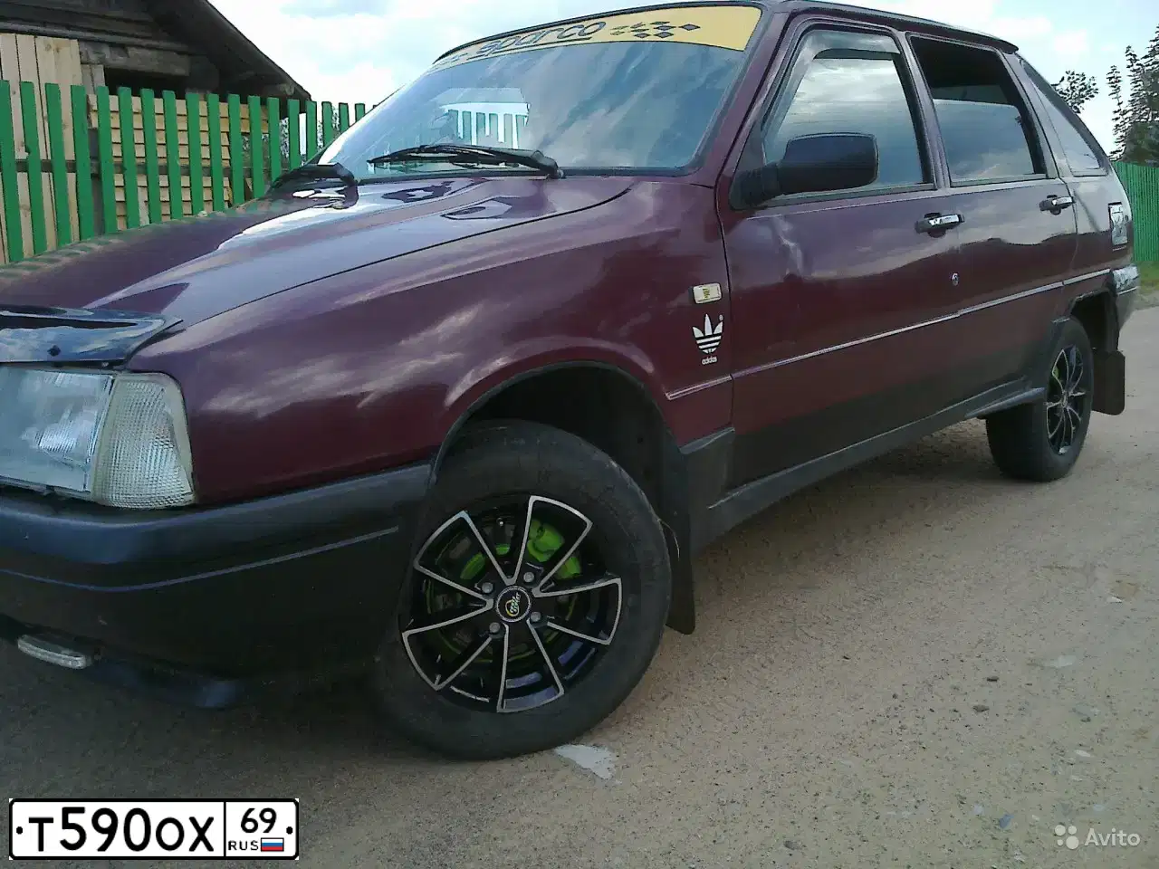 Фото автомобиля IZH 2126, 2003 — госномер Т590ОХ69. Цвет: КРАСНЫЙ ГРАНАТ