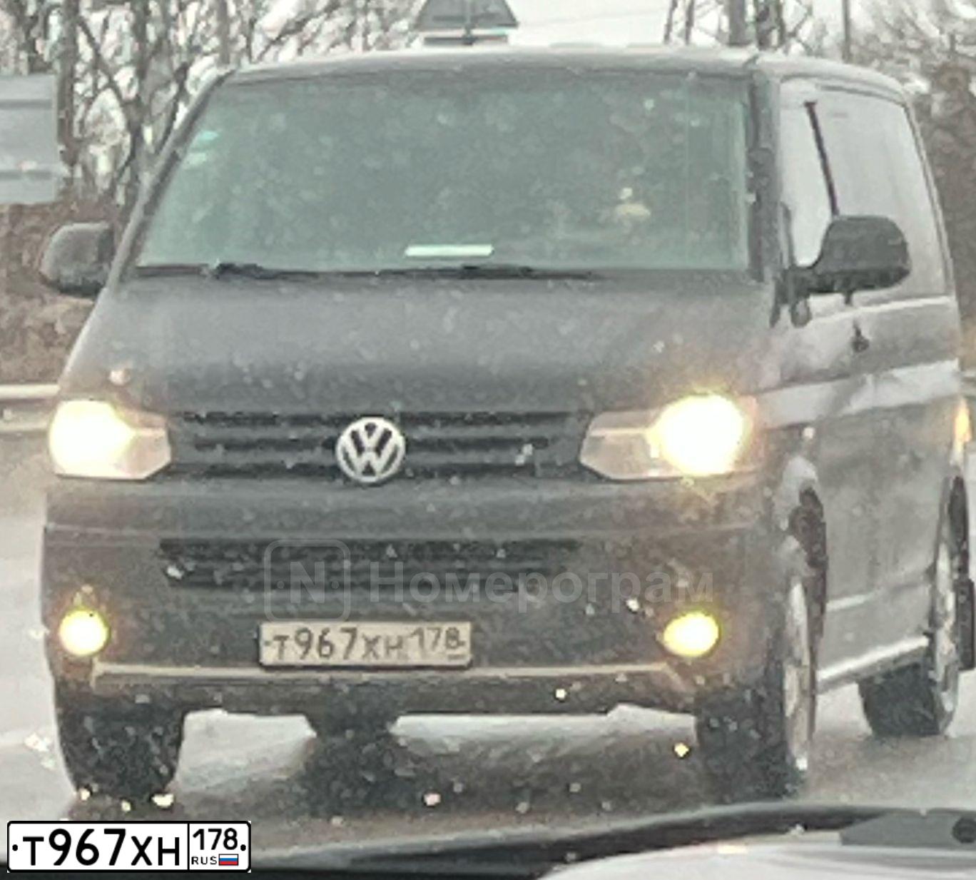 Фото автомобиля VOLKSWAGEN MULTIVAN, 2011 — госномер В900ВВ178. Цвет: ЧЕРНЫЙ