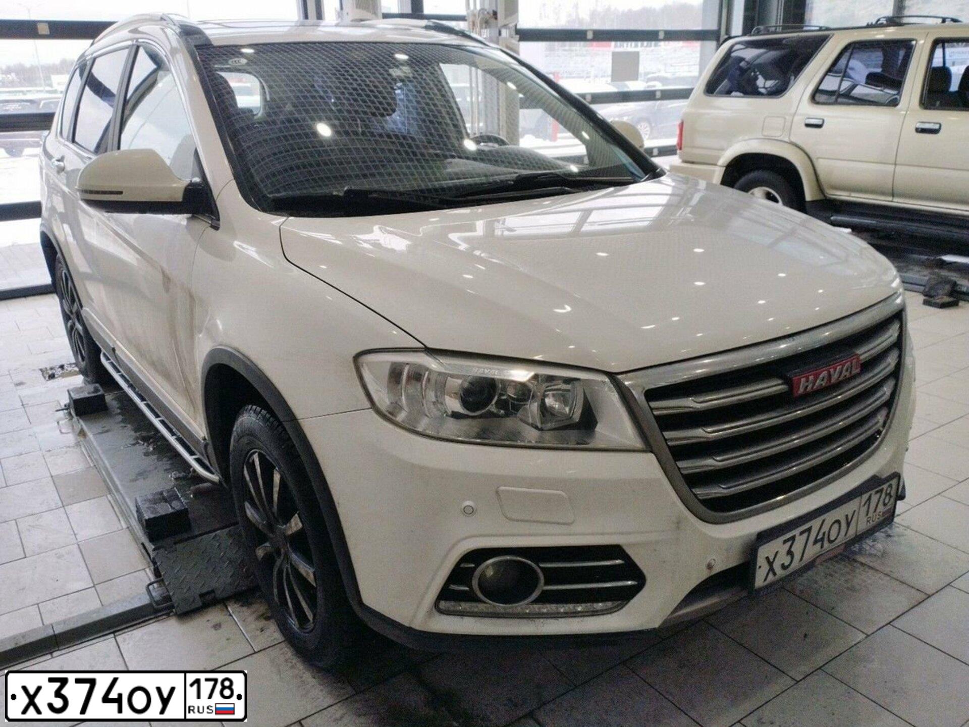 Фото автомобиля HAVAL H6, 2017 — госномер Х374ОУ178. Цвет: Белый