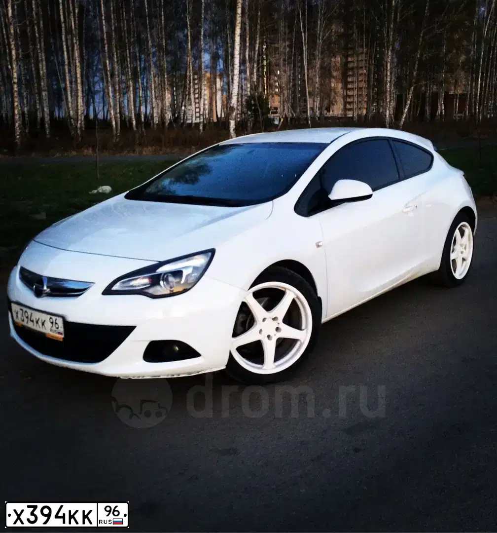 Фото автомобиля VOLKSWAGEN GOLF, 2012 — госномер Е604ХХ12. Цвет: ЧЕРНЫЙ