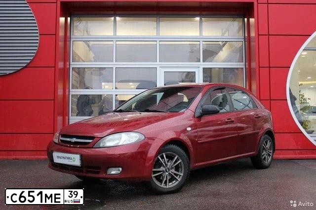 Фото автомобиля CHEVROLET LACETTI, 2007 — госномер С651МЕ39. Цвет: ТЕМНО-КРАСНЫЙ