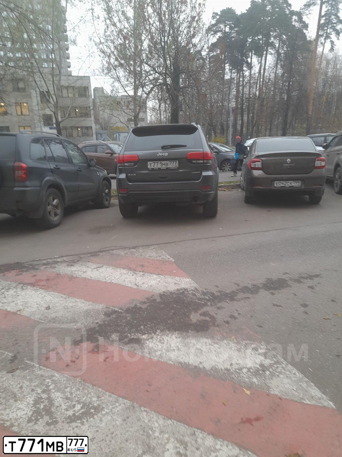Фото автомобиля LEXUS S RX, 2014 — госномер А332НО790. Цвет: ЧЕРНЫЙ
