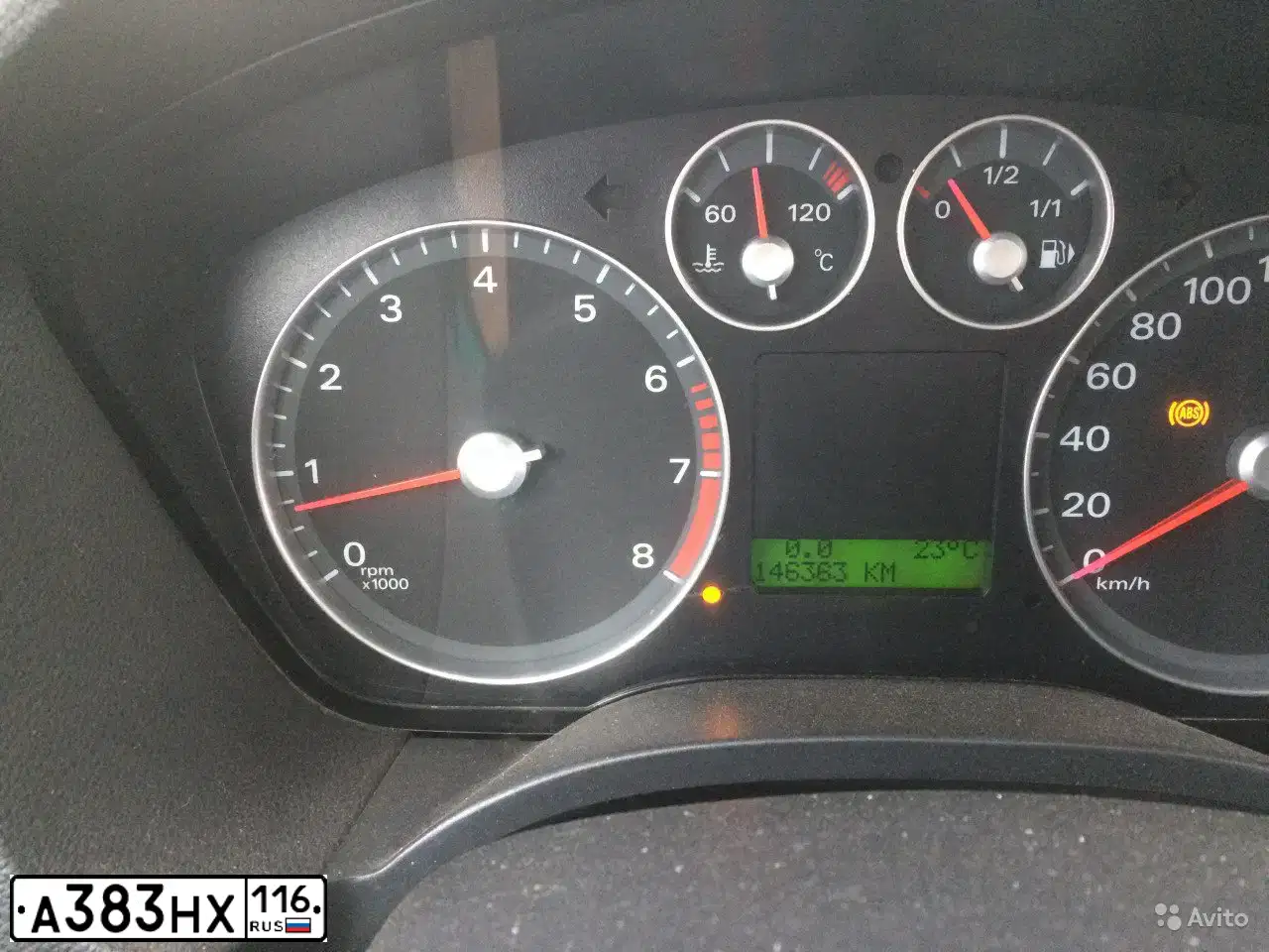 Фото автомобиля FORD FOCUS, 2006 — госномер К491ХТ702. Цвет: Серебристый