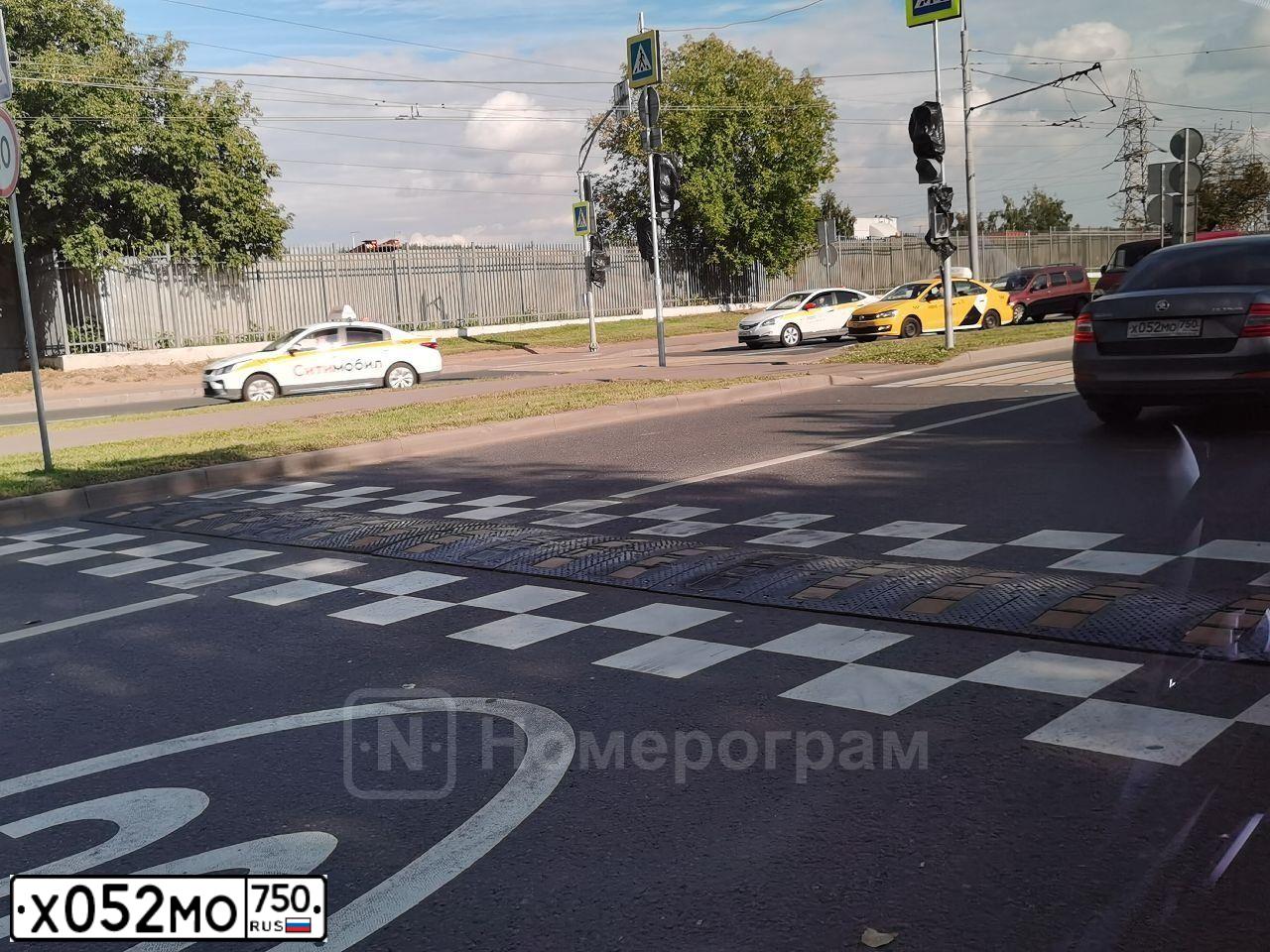 Фото автомобиля SKODA OCTAVIA, 2016 — госномер В333РХ197. Цвет: СЕРЫЙ ТЕМНЫЙ