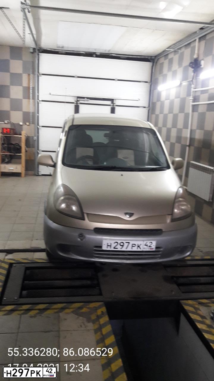 Фото автомобиля TOYOTA FUNCARGO, 1999 — госномер Х573РЕ142