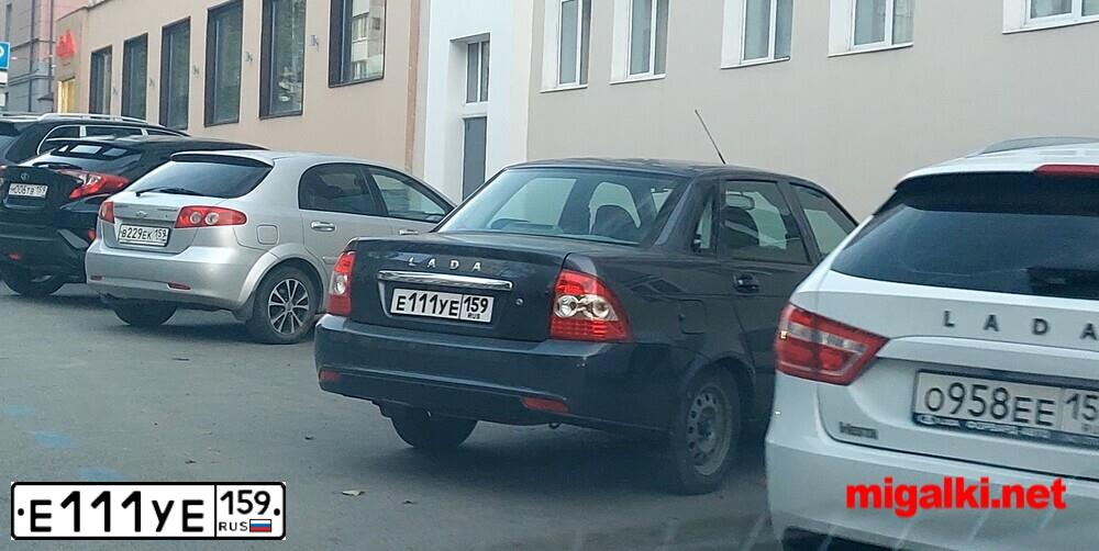Фото автомобиля LADA 2170 PRIORA, 2014 — госномер В196ЕО156. Цвет: Сине-Черный