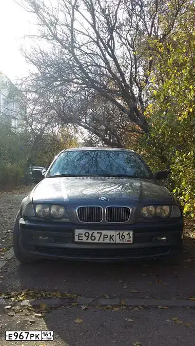 Фото автомобиля BMW SERIE 3, 2001 — госномер М379АТ82. Цвет: СЕРЫЙ