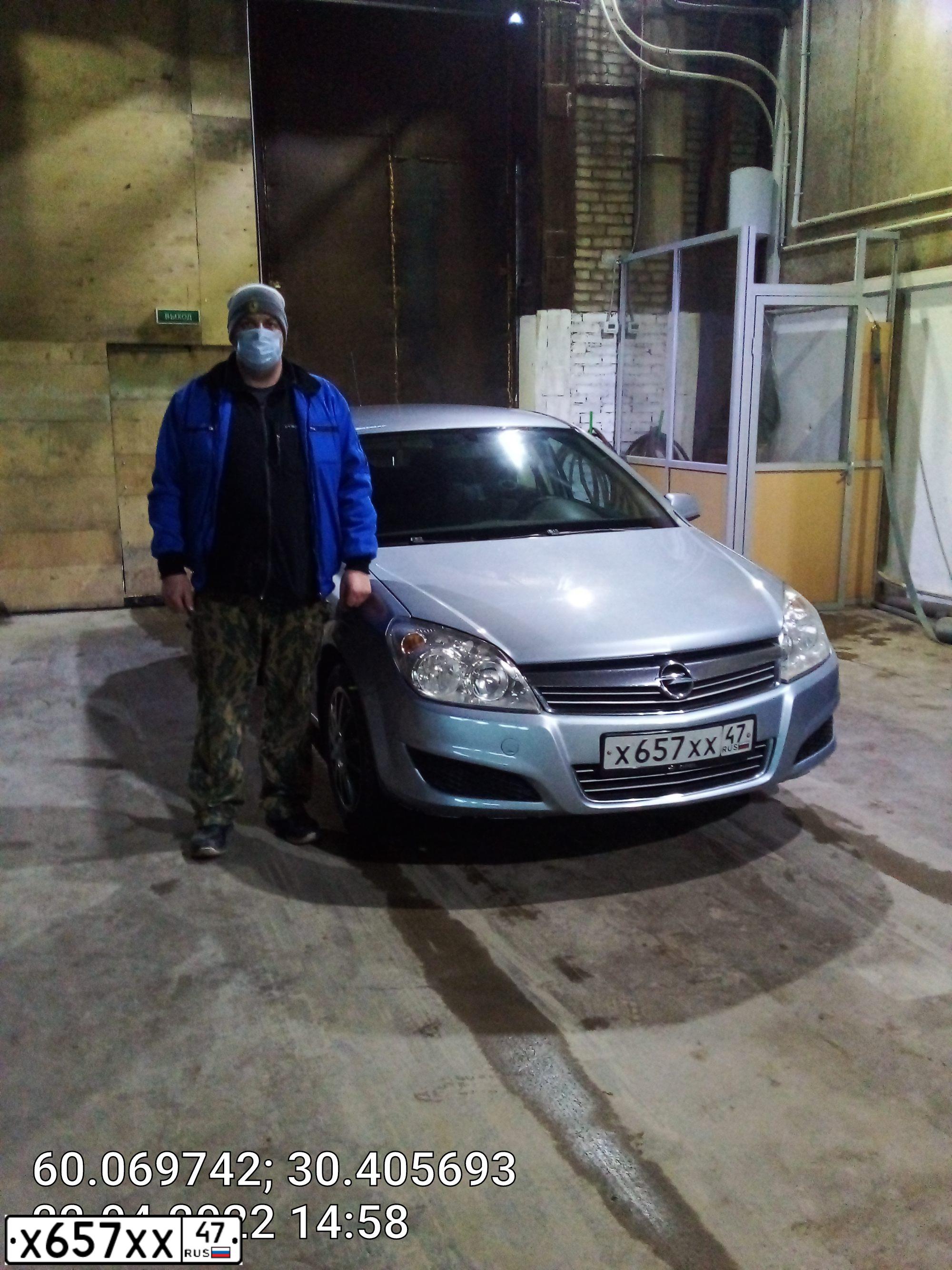 Фото автомобиля OPEL ASTRA, 2008 — госномер М562СХ198. Цвет: СЕРЫЙ