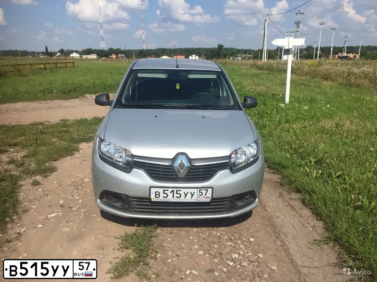 Фото автомобиля RENAULT LOGAN, 2015 — госномер В515УУ57. Цвет: СВЕТЛО-СЕРЫЙ
