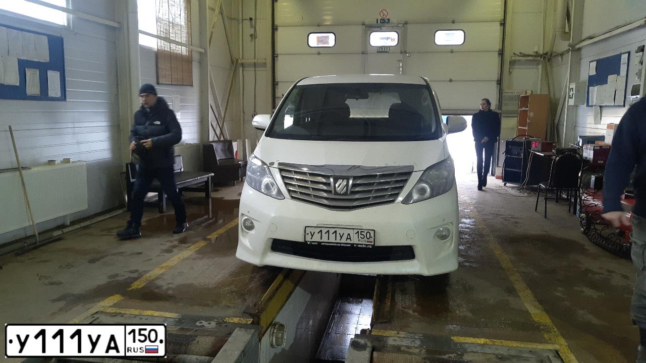 Фото автомобиля TOYOTA CAMRY, 2016 — госномер Е804РУ790. Цвет: ЧЕРНЫЙ МЕТАЛЛИК