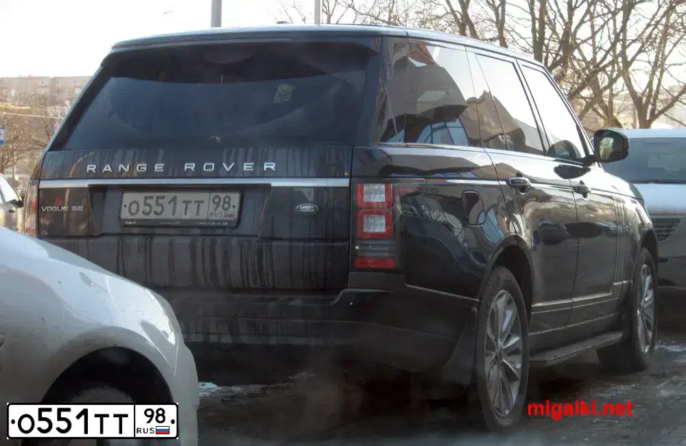 Фото автомобиля LANDROVER RANGE ROVER, 2013 — госномер О551ТТ98. Цвет: ЧЕРНО-СИНИЙ